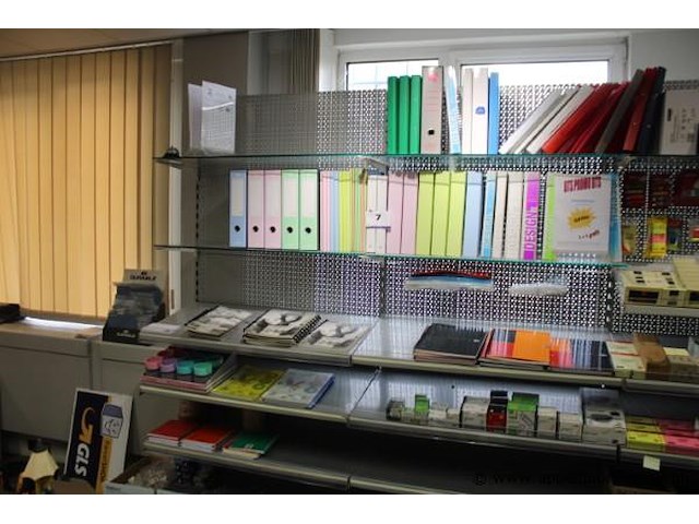 Inhoud van de stelling wo. kaften, schriften, paperclips etc - afbeelding 1 van  3
