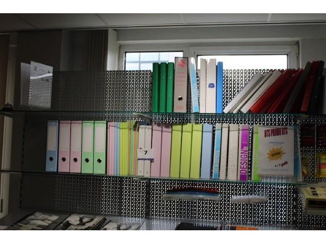 Inhoud van de stelling wo. kaften, schriften, paperclips etc - afbeelding 2 van  3