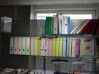 Inhoud van de stelling wo. kaften, schriften, paperclips etc - afbeelding 2 van  3