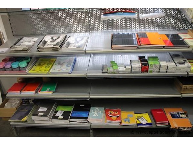 Inhoud van de stelling wo. kaften, schriften, paperclips etc - afbeelding 3 van  3