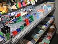 Inhoud van de stelling wo. markeerstiften, schriftjes, kaften