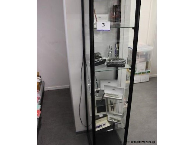 Inhoud van de vitrinekast wo. vulpennen - afbeelding 1 van  6