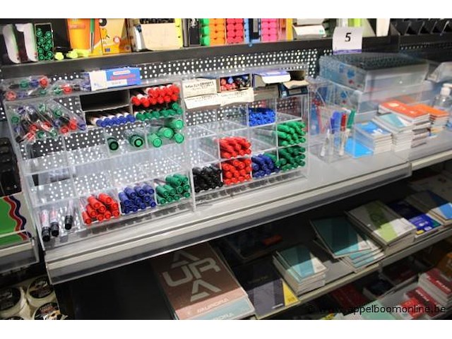 Inhoud van de vitrinekast wo. vulpennen - afbeelding 4 van  6