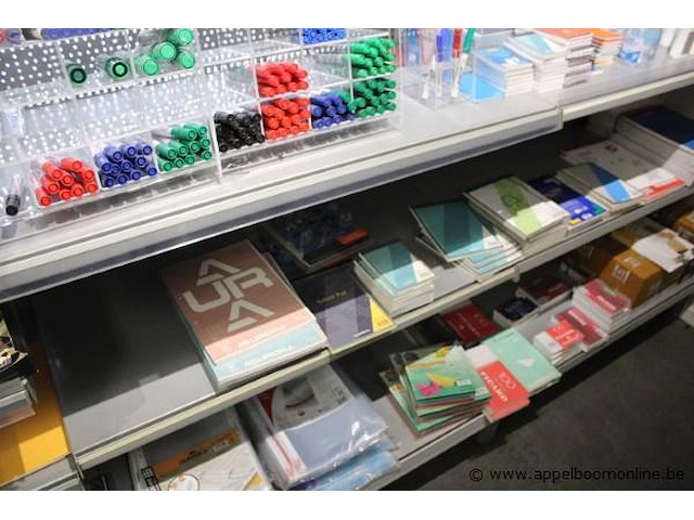 Inhoud van de vitrinekast wo. vulpennen - afbeelding 5 van  6