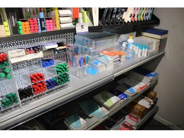 Inhoud van de vitrinekast wo. vulpennen - afbeelding 6 van  6