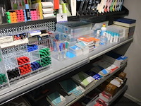 Inhoud van de vitrinekast wo. vulpennen - afbeelding 6 van  6