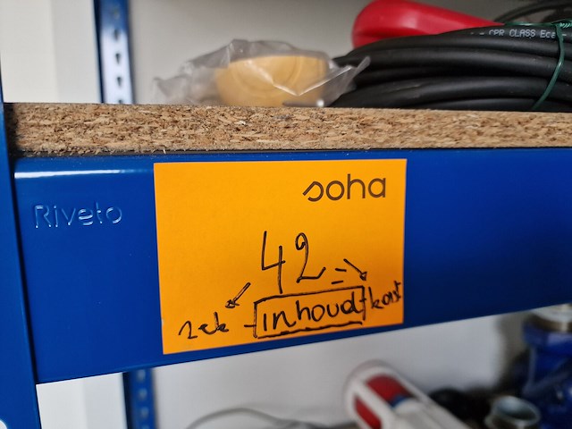 Inhoud van het rek en de kasten - afbeelding 5 van  19