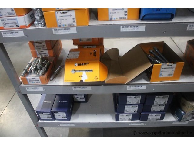 Inhoud van het rek wo. diverse bevestigingsmaterialen wo. pgb fasteners - afbeelding 2 van  6
