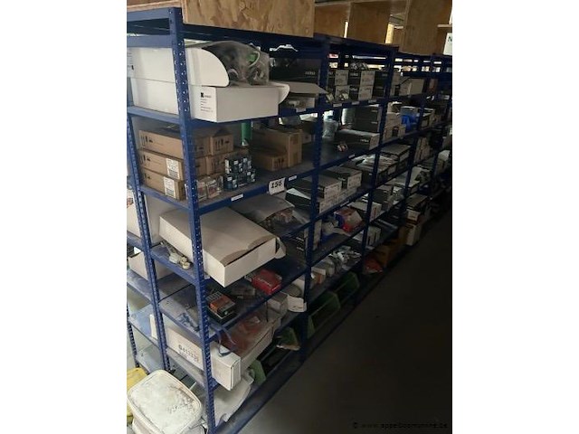 Inhoud van het rek wo. diverse elektriciteitsmaterialen - afbeelding 1 van  5