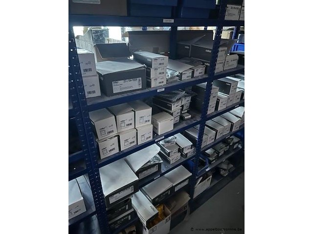 Inhoud van het rek wo. diverse elektriciteitsmaterialen - afbeelding 3 van  5