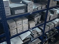 Inhoud van het rek wo. diverse elektriciteitsmaterialen - afbeelding 3 van  5
