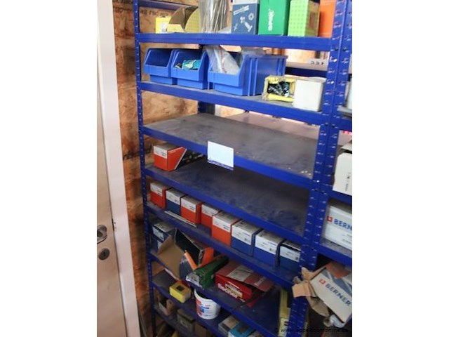 Inhoud van het rek wo. diverse schroeven - afbeelding 1 van  3