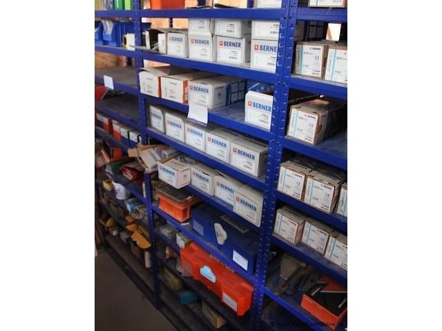 Inhoud van het rek wo. diverse schroeven - afbeelding 1 van  4