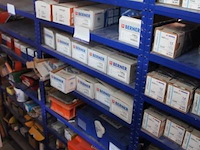 Inhoud van het rek wo. diverse schroeven - afbeelding 1 van  4