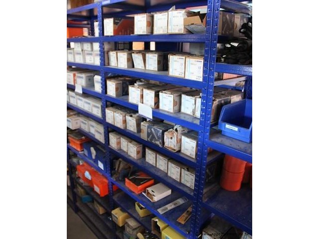 Inhoud van het rek wo. diverse schroeven - afbeelding 1 van  4