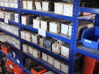 Inhoud van het rek wo. diverse schroeven - afbeelding 1 van  4