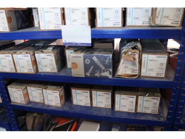 Inhoud van het rek wo. diverse schroeven - afbeelding 3 van  4