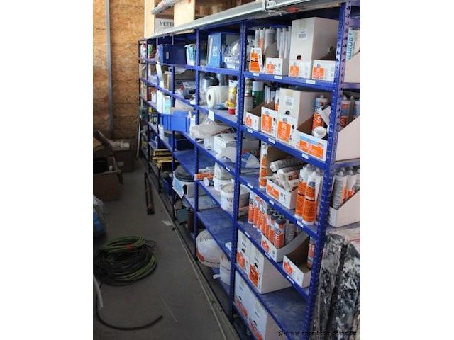 Inhoud van het rek wo diverse siliconen, elektriciteitskabels - afbeelding 1 van  6