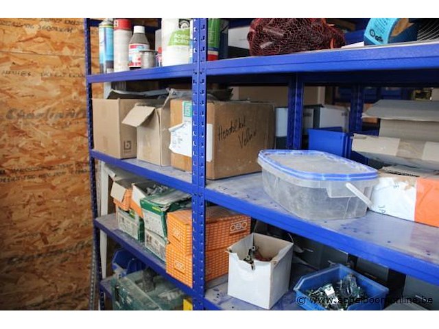 Inhoud van het rek wo diverse siliconen, elektriciteitskabels - afbeelding 3 van  6