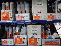 Inhoud van het rek wo diverse siliconen, elektriciteitskabels - afbeelding 5 van  6