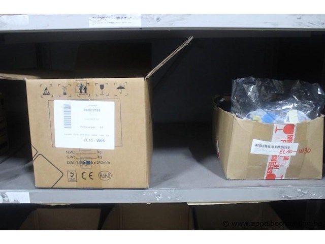 Inhoud van het rek wo. diverse verlichtingsmaterialen - afbeelding 3 van  5