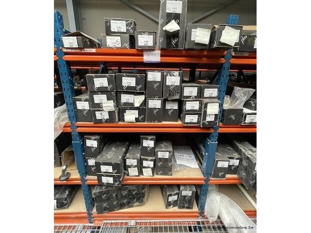 Inhoud van het rek wo. douchegrepen, badgrepen, enz - afbeelding 1 van  6