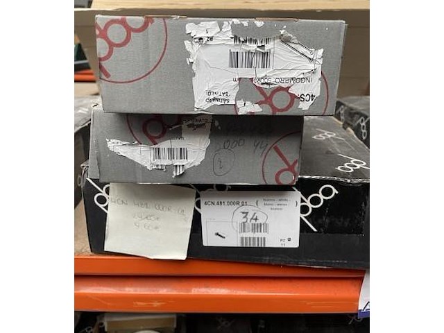 Inhoud van het rek wo. douchegrepen, badgrepen, enz - afbeelding 2 van  6