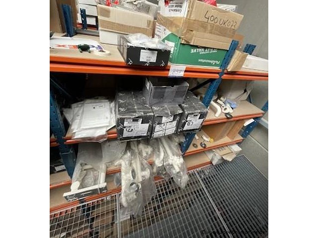 Inhoud van het rek wo. douchegrepen, badgrepen, enz - afbeelding 1 van  4