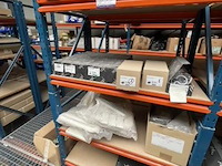 Inhoud van het rek wo. douchegrepen enz. - afbeelding 1 van  4