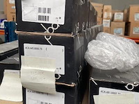 Inhoud van het rek wo. douchegrepen enz. - afbeelding 2 van  4