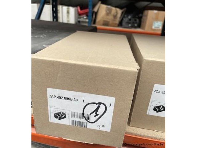 Inhoud van het rek wo. douchegrepen enz. - afbeelding 3 van  4