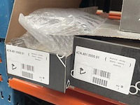 Inhoud van het rek wo. douchegrepen, toiletborstel, enz - afbeelding 4 van  5