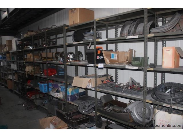 Inhoud van het rek wo. partij werkplaatsmateriaal en gereedschap - afbeelding 1 van  6