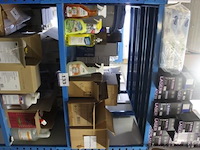 Inhoud van het rek wo. schoonmaakmiddelen - afbeelding 1 van  4