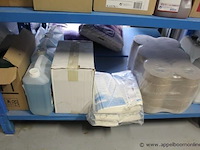 Inhoud van het rek wo. schoonmaakmiddelen - afbeelding 2 van  4