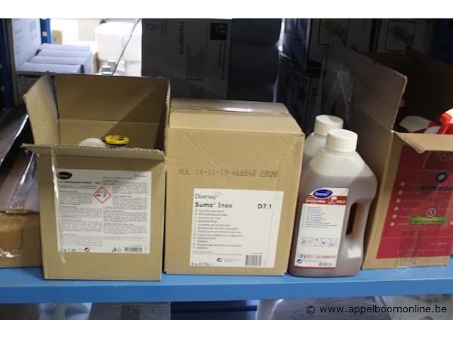 Inhoud van het rek wo. schoonmaakmiddelen - afbeelding 3 van  4