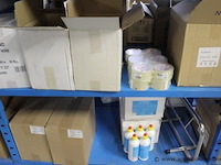 Inhoud van het rek wo. schoonmaakmiddelen - afbeelding 2 van  3