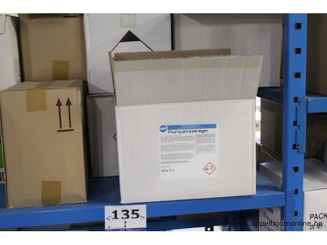 Inhoud van het rek wo. schoonmaakmiddelen - afbeelding 1 van  3