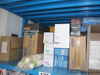 Inhoud van het rek wo. schoonmaakmiddelen - afbeelding 2 van  4