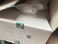 Inhoud van rek wo. diverse sifons, aflopen - afbeelding 4 van  7