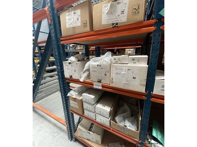 Inhoud van rek wo. diverse sifons - afbeelding 1 van  6