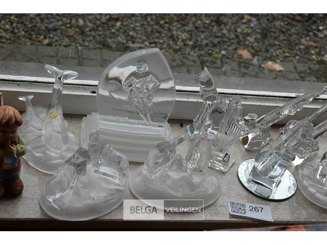 Inhoud vensterbank partij div glaswerk - afbeelding 2 van  4