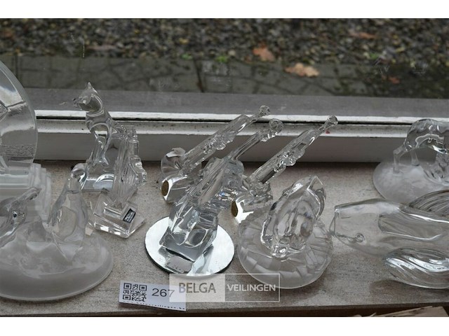 Inhoud vensterbank partij div glaswerk - afbeelding 3 van  4