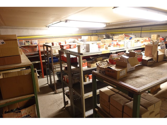 Inhoud verdiep magazijn - afbeelding 1 van  20