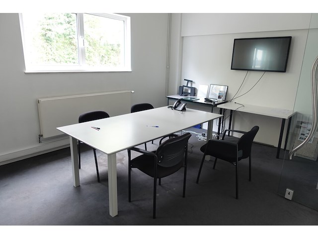 Inhoud vergaderruimte - afbeelding 1 van  4
