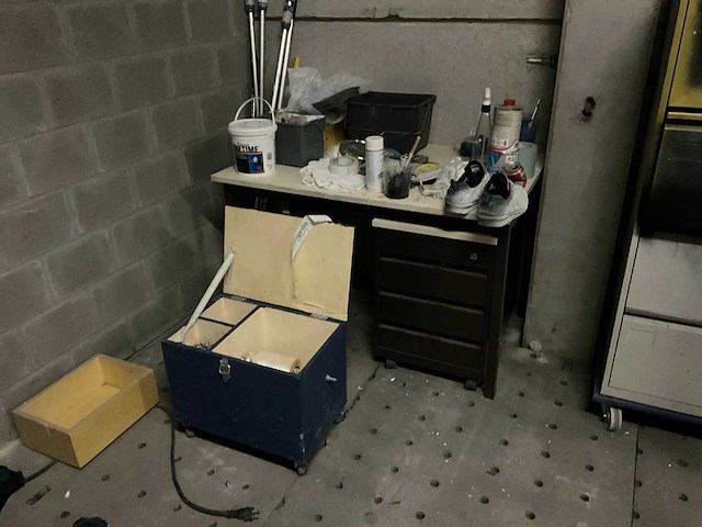 Inhoud voorbereidingsruimte ververij - afbeelding 6 van  10