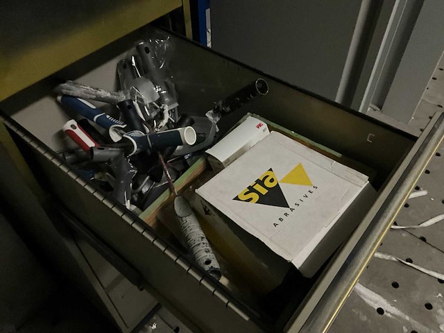 Inhoud voorbereidingsruimte ververij - afbeelding 8 van  10