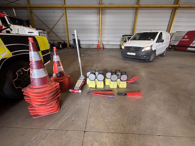 Inhoud wagen x-klasse - afbeelding 1 van  1