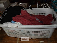 Inhoud wasmand partij div. kledij - afbeelding 1 van  5