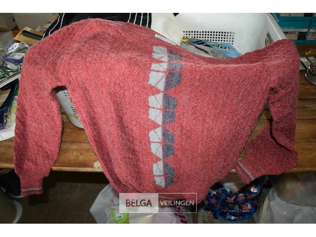 Inhoud wasmand partij div. kledij - afbeelding 2 van  5